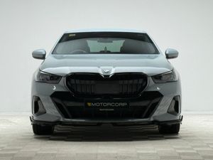BMW 5-Series 530E M SPORT - Image 2