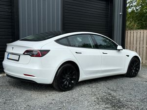 Tesla Model 3 2022 - Image 3