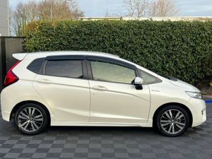 Honda Fit SPORT 1.5 HYBIRD AUTO // REVERSE CAMERA - Image 2