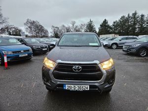 Toyota Hilux 2.8 SR5 Double CAB - Image 2