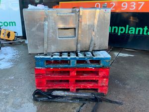 Volvo FH SB Components Diesel / Hydraulic Tank. - Image 2