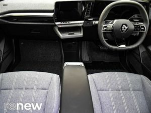 Renault Megane E-Tech Equilibre EV60 220hp - Image 2