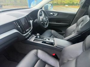 Volvo XC60 T6 Recharge PHEV 350hp AT8 Core - Image 3
