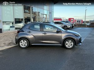 Toyota Yaris YARIS 1.5 HYBRID LUNA - Image 3