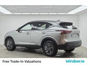 Nissan Qashqai 1.3 PET MILD HYBRID SV + Glass Roof - Image 4