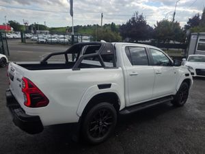 Toyota Hilux 2.4D GR EDITION 360 REV CAMERA 4X4 HA - Image 3