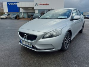 Volvo V40 D2 MOMENTUM ED 5DR - Image 2