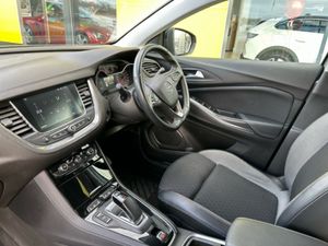 Opel Grandland X 1.6 SRI 225HP-8SP FWD PHEV 4DR - Image 3