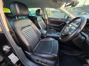 Volkswagen Passat 2.0 TDI VIRTUAL DASH FULL LEATHE - Image 3