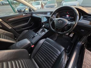 Volkswagen Passat 2.0 TDI VIRTUAL DASH FULL LEATHE - Image 4