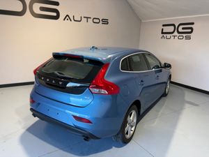 Volvo V40 LOW KMS - AUTO - NEW NCT - REVERSE CAMER - Image 4