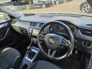 Skoda Octavia Ambition 1.0tsi 115HP 4DR - Image 4