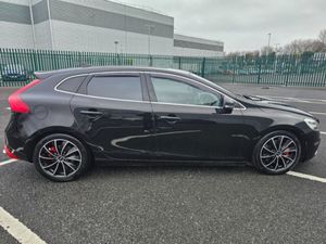 Volvo V40 2.0 D4, 190 BHP, INSCRIPTION MODEL, GOOD - Image 4