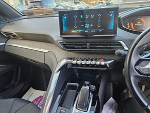 Peugeot 3008 Allure 1.5 HDI 130 Automatic - Image 2