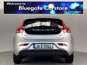 Volvo V40 D2 MOMENTUM AUTO**REVERSE CAMAERA**PARKI - Image 4