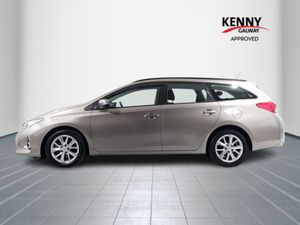 Toyota Auris 1.4 D-4D AURA TS 4DR - Image 4