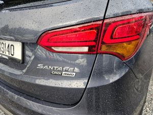 Hyundai Santa Fe Executive 4WD 5DR - Image 4
