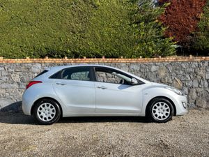 Hyundai i30 1.6 CRDI CLASSIC BL/ DRI 5DR BLUE DRIV - Image 3
