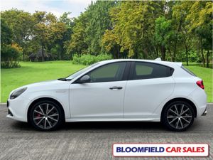 Alfa Romeo Giulietta SUPER SPORT PACK , AUTO // LO - Image 4