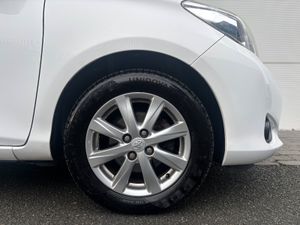 2014 TOYOTA YARIS 1.0i 5D LOW KM FSH NCT - Image 4