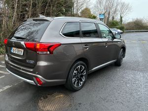 MITSUBISHI OUTLANDER / 2016 / 2.0 HYBRID / AUTO - Image 4