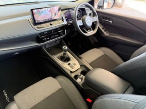 Nissan Qashqai SV PREMIUM 140 bhp - Image 4