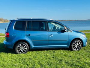 Volkswagen Touran PETROL, AUTO 7 SEATS, FINANCE AV - Image 3