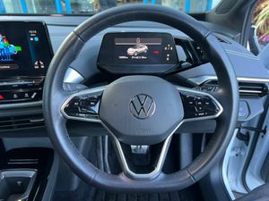 Volkswagen ID.4 PURE LIFE 52KWH // VERY LOW MILEAG - Image 4