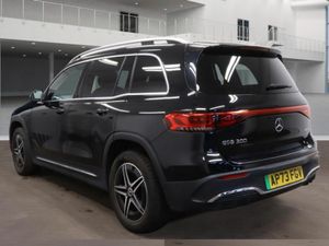 Mercedes-Benz EQB 300 AMG-LINE 4MATIC 66KWH ** COM - Image 4