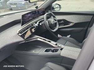 Peugeot 5008 ALLURE MHEV 136 BHP  Demonstration Mo - Image 4