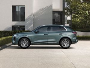Audi Q3 SUV E-HYBRID SE AUTOMATIC - Image 4