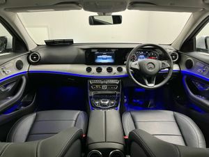 Mercedes-Benz E-Class 220d  Avantgarde - 17 Inch A - Image 4