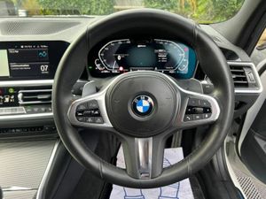 BMW 3-Series 330e M-SPORT COMPETITION 2.0 HYBRID / - Image 4