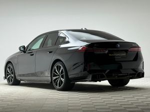 BMW 5-Series 550E M SPORT PRO XDRIVE - Image 4