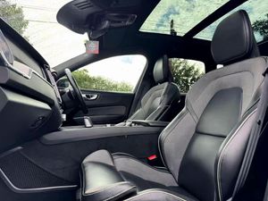202 VOLVO XC60 R DESIGN T8 AWD MEGA SPEC - Image 4