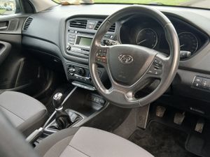 Hyundai i20 2017 1.2 DELUXE 5dr *1 OWNER* - Image 3