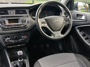 Hyundai i20 2017 1.2 DELUXE 5dr *1 OWNER* - Image 4