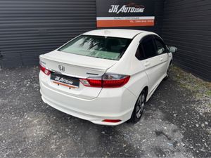 Honda Grace 1.5 HYBRID AUTO - Image 4