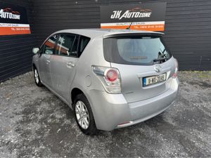 Toyota Corolla 2.0 D-4D LUNA 7 SEATER - Image 4