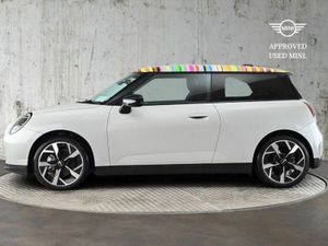 Mini Cooper Cooper SE - Image 4