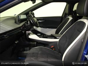 Kia EV6 EV6 GT LINE: YACHT BLUE METALLIC, BLACK AN - Image 3