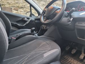 Peugeot 208 2013 Ideal starter car - Image 4