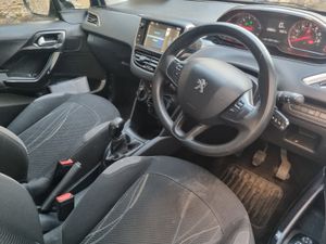 Peugeot 208 2013 Ideal starter car - Image 3