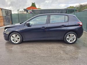 2017 Peugeot 308  Light Damage - Image 4