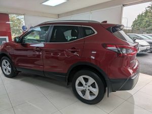 Nissan Qashqai 1.5 Sv 18 4dr - Image 2
