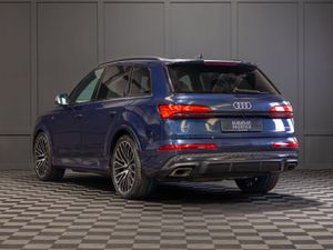 2025 Audi Q7 55 TFSIe Quattro S-Line - Image 4