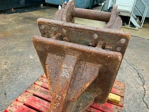 HEAVY DUTY RIPPER TOOTH...80mm PINS......65v - Image 3