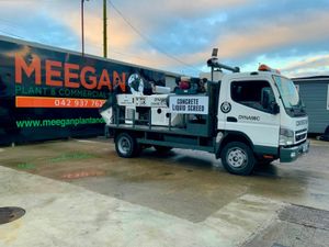 2010 MITSUBISHI CANTER CONCRETE PUMP.. - Image 4