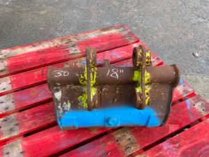 18" MINI DIGGER BUCKET....30mm PINS......1721 - Image 3