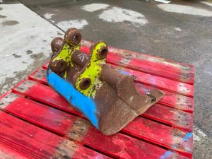 18" MINI DIGGER BUCKET....30mm PINS......1721 - Image 4